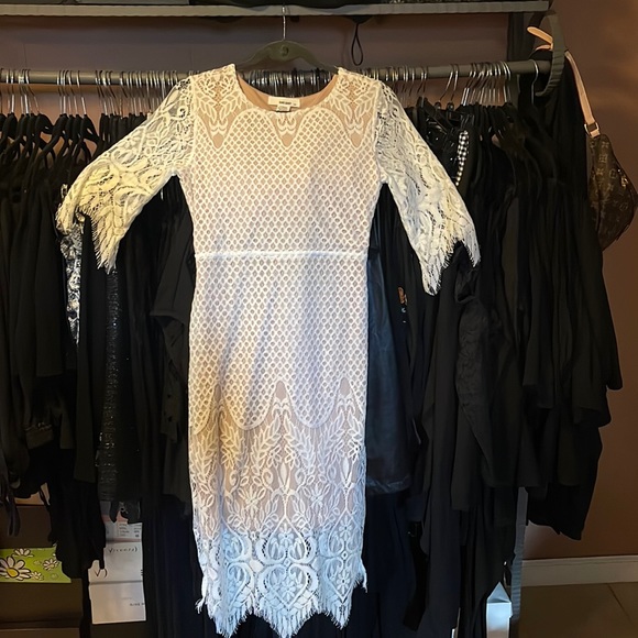 New Beautiful lace dress - Picture 1 of 2